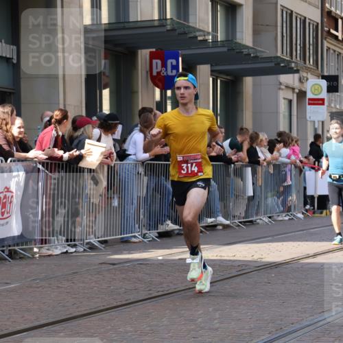 13.09.2026 - 21. swb-Marathon Bremen Strokosch-Dieckow http://msf.ph/oto/10383210 13.09.2026 12:48:54 Ziel 314, 934, 1428, 1917 meine-sportfotos.de