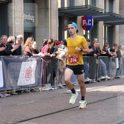 13.09.2026 - 21. swb-Marathon Bremen Strokosch-Dieckow http://msf.ph/oto/10383229 13.09.2026 12:48:54 Ziel 314, 934, 1428, 1917 meine-sportfotos.de
