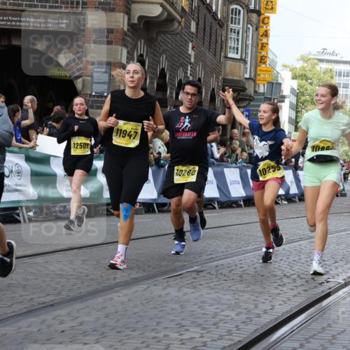13.09.2026 - 21. swb-Marathon Bremen Strokosch-Dieckow http://msf.ph/oto/10383260 13.09.2026 11:05:47 Ziel 10186, 10259, 10260, 10411, 10432, 10697, 10717, 10802, 10864, 11146, 11314, 11334, 11387, 11394, 11520, 11521, 11571, 11572, 11724, 11791, 11892, 12055, 12251, 12273, 12330, 12362, 10018, 10204, 10305, 10382, 10619, 10662, 11132, 11156, 11164, 11477, 12186, 12378, 12486, 12523, 12528 meine-sportfotos.de