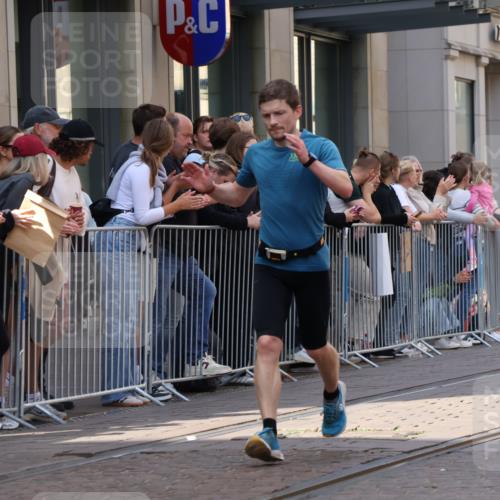 13.09.2026 - 21. swb-Marathon Bremen Strokosch-Dieckow http://msf.ph/oto/10383281 13.09.2026 12:48:56 Ziel 314, 934, 1428, 1917 meine-sportfotos.de