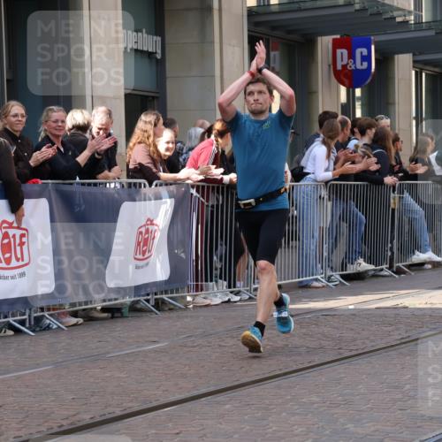13.09.2026 - 21. swb-Marathon Bremen Strokosch-Dieckow http://msf.ph/oto/10383325 13.09.2026 12:48:56 Ziel 314, 934, 1428, 1917 meine-sportfotos.de