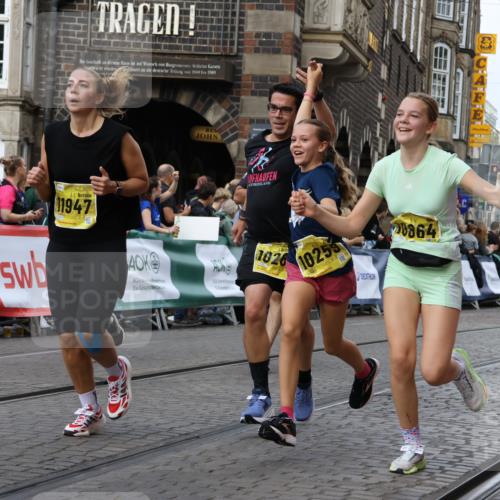 13.09.2026 - 21. swb-Marathon Bremen Strokosch-Dieckow http://msf.ph/oto/10383379 13.09.2026 11:05:48 Ziel 10186, 10259, 10260, 10411, 10432, 10717, 10802, 10864, 11146, 11314, 11334, 11387, 11394, 11520, 11521, 11571, 11572, 11724, 11791, 11892, 11947, 12055, 12251, 12273, 12330, 12362, 10018, 10204, 10305, 10382, 10619, 10662, 11132, 11156, 11164, 11477, 11775, 12186, 12486, 12523, 12528 meine-sportfotos.de