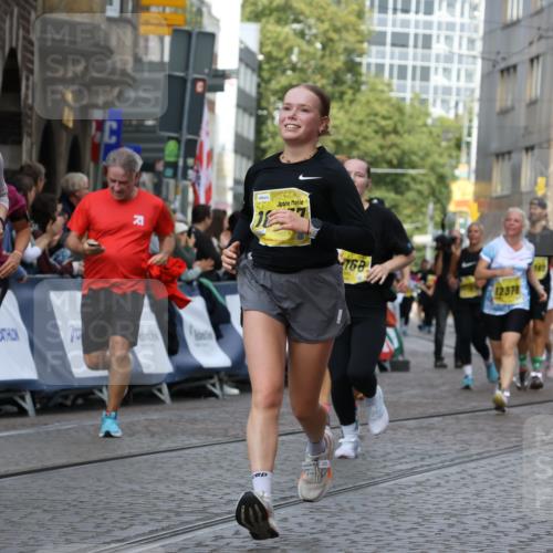 13.09.2026 - 21. swb-Marathon Bremen Strokosch-Dieckow http://msf.ph/oto/10383466 13.09.2026 11:05:51 Ziel 10186, 10259, 10260, 10432, 10717, 10864, 11146, 11314, 11334, 11387, 11394, 11520, 11521, 11571, 11572, 11724, 11791, 11892, 11947, 12055, 12156, 12251, 12273, 12330, 12362, 12501, 10018, 10204, 10382, 10619, 10662, 11132, 11156, 11164, 11477, 11775, 12186, 12486 meine-sportfotos.de