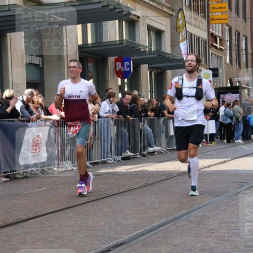 13.09.2026 - 21. swb-Marathon Bremen Strokosch-Dieckow http://msf.ph/oto/10383530 13.09.2026 12:49:07 Ziel 1483, 934, 1428, 1917 meine-sportfotos.de