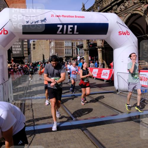 13.09.2026 - 21. swb-Marathon Bremen Tim E. http://msf.ph/oto/10383547 13.09.2026 13:21:13 Ziel 769, 854, 1056, 1191, 1881, 2425, 2640, 3356, 3866, 3933, 4126, 4316, 4465, 4482, 4612, 5161, 5213, 5954, 6177, 6401, 6680, 6970, 7517, 7902, 8005, 8141, 8237, 8622, 8804, 8971, 9691, 13120, 13126 meine-sportfotos.de