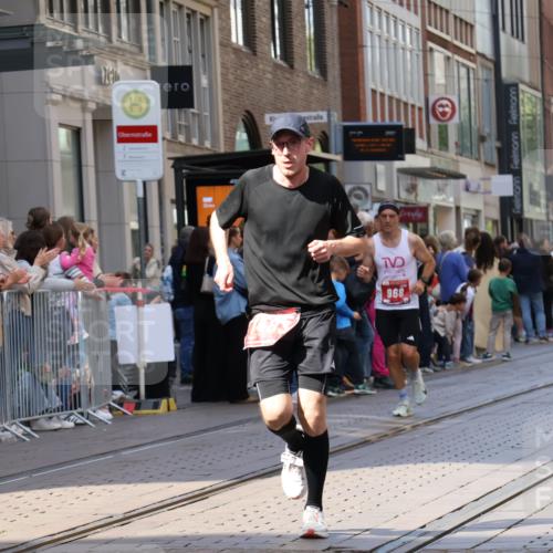 13.09.2026 - 21. swb-Marathon Bremen Strokosch-Dieckow http://msf.ph/oto/10383621 13.09.2026 12:49:36 Ziel 547, 719, 968, 1483 meine-sportfotos.de
