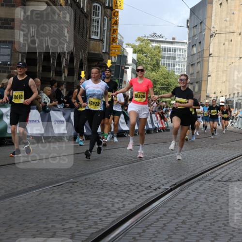 13.09.2026 - 21. swb-Marathon Bremen Strokosch-Dieckow http://msf.ph/oto/10383673 13.09.2026 11:05:59 Ziel 10168, 10186, 10238, 10259, 10260, 10432, 10457, 10864, 11024, 11314, 11387, 11520, 11521, 11571, 11572, 11724, 11791, 11892, 11947, 12055, 12156, 12273, 12330, 12362, 12378, 12501, 12773, 10204, 10375, 10662, 11029, 11156, 11460, 11674, 11690, 11775, 11786, 12486 meine-sportfotos.de