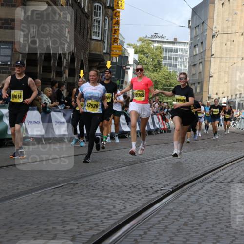 13.09.2026 - 21. swb-Marathon Bremen Strokosch-Dieckow http://msf.ph/oto/10383686 13.09.2026 11:05:59 Ziel 10168, 10186, 10238, 10259, 10260, 10432, 10457, 10864, 11024, 11314, 11387, 11520, 11521, 11571, 11572, 11724, 11791, 11892, 11947, 12055, 12156, 12273, 12330, 12362, 12378, 12501, 12773, 10204, 10375, 10662, 11029, 11156, 11460, 11674, 11690, 11775, 11786, 12486 meine-sportfotos.de