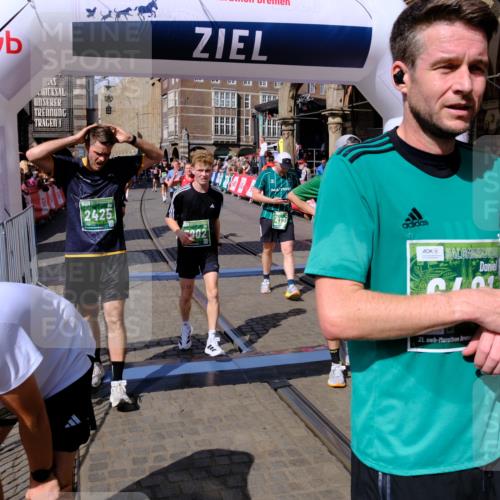 13.09.2026 - 21. swb-Marathon Bremen Tim E. http://msf.ph/oto/10383703 13.09.2026 13:21:19 Ziel 854, 1056, 1191, 1881, 2425, 2640, 3356, 3450, 3933, 4126, 4316, 4362, 4465, 4612, 4734, 5161, 6357, 6401, 6680, 6970, 7902, 8237, 8323, 8622, 8971, 9267, 9268, 13120 meine-sportfotos.de