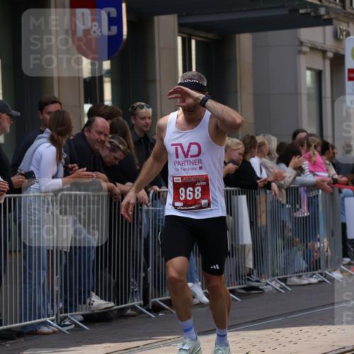 13.09.2026 - 21. swb-Marathon Bremen Strokosch-Dieckow http://msf.ph/oto/10383726 13.09.2026 12:49:42 Ziel 547, 719, 968, 1483 meine-sportfotos.de