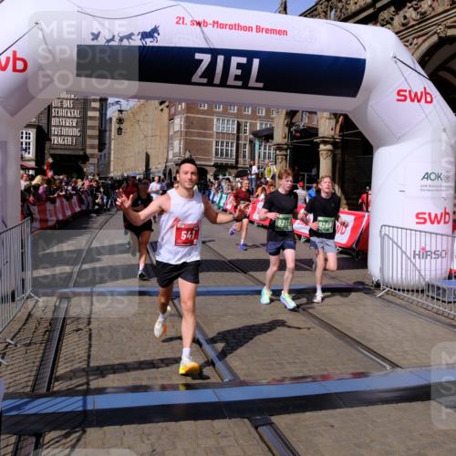 13.09.2026 - 21. swb-Marathon Bremen Tim E. http://msf.ph/oto/10383737 13.09.2026 13:21:31 Ziel 226, 1191, 2979, 3450, 3534, 4234, 4362, 4445, 4484, 4519, 4734, 6357, 6970, 8237, 8323, 8408, 8791, 9267, 9268, 9900 meine-sportfotos.de