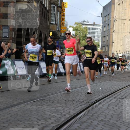 13.09.2026 - 21. swb-Marathon Bremen Strokosch-Dieckow http://msf.ph/oto/10383745 13.09.2026 11:06:00 Ziel 10168, 10238, 10259, 10260, 10305, 10457, 10864, 11024, 11314, 11387, 11520, 11521, 11724, 11791, 11892, 11947, 12156, 12273, 12330, 12362, 12378, 12501, 12523, 12773, 10204, 10375, 10662, 11029, 11156, 11460, 11674, 11690, 11775, 11786, 12486 meine-sportfotos.de
