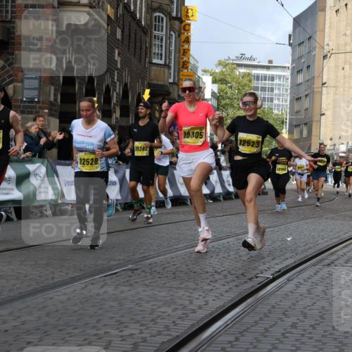 13.09.2026 - 21. swb-Marathon Bremen Strokosch-Dieckow http://msf.ph/oto/10383785 13.09.2026 11:06:00 Ziel 10168, 10238, 10259, 10260, 10305, 10457, 10864, 11024, 11314, 11387, 11520, 11521, 11724, 11791, 11892, 11947, 12156, 12273, 12330, 12362, 12378, 12501, 12523, 12773, 10204, 10375, 10662, 11029, 11156, 11460, 11674, 11690, 11775, 11786, 12486 meine-sportfotos.de
