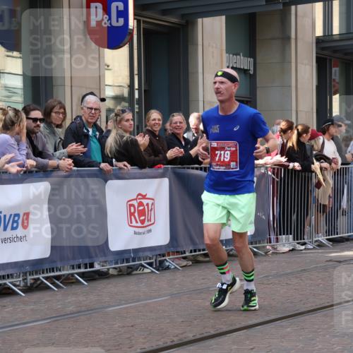 13.09.2026 - 21. swb-Marathon Bremen Strokosch-Dieckow http://msf.ph/oto/10383867 13.09.2026 12:49:53 Ziel 520, 547, 7692, 719, 968 meine-sportfotos.de
