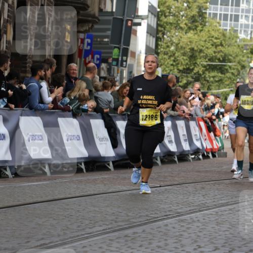 13.09.2026 - 21. swb-Marathon Bremen Strokosch-Dieckow http://msf.ph/oto/10383891 13.09.2026 11:06:02 Ziel 10168, 10238, 10259, 10260, 10305, 10457, 10864, 11024, 11520, 11724, 11791, 11892, 11947, 12156, 12273, 12330, 12362, 12378, 12501, 12523, 12528, 12773, 10375, 11029, 11460, 11674, 11690, 11775, 11786 meine-sportfotos.de