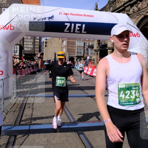 13.09.2026 - 21. swb-Marathon Bremen Tim E. http://msf.ph/oto/10384048 13.09.2026 13:21:46 Ziel 1130, 2570, 2904, 3120, 3202, 3435, 3534, 3655, 3930, 4165, 4234, 4445, 4484, 4519, 5542, 6862, 7176, 8184, 8270, 8384, 8730, 8923, 9048, 9514, 9722, 9900, 13145 meine-sportfotos.de