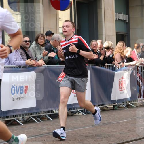13.09.2026 - 21. swb-Marathon Bremen Strokosch-Dieckow http://msf.ph/oto/10384154 13.09.2026 12:50:13 Ziel 520, 4232, 8075, 547, 7692 meine-sportfotos.de
