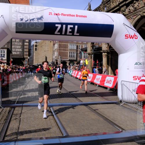13.09.2026 - 21. swb-Marathon Bremen Tim E. http://msf.ph/oto/10384283 13.09.2026 13:22:08 Ziel 141, 572, 1209, 1254, 2051, 2397, 3290, 3338, 3695, 3774, 3934, 4581, 4735, 5193, 6865, 6976, 7098, 8438, 8947, 9059, 9421, 9599, 10120 meine-sportfotos.de