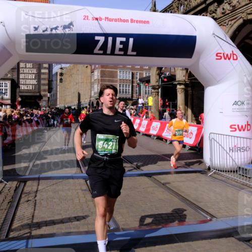 13.09.2026 - 21. swb-Marathon Bremen Tim E. http://msf.ph/oto/10384339 13.09.2026 13:22:09 Ziel 141, 572, 1209, 1254, 2051, 2397, 3290, 3338, 3695, 3774, 3934, 4581, 4735, 5193, 6865, 6976, 7098, 8438, 8947, 9059, 9421, 9599, 10120 meine-sportfotos.de
