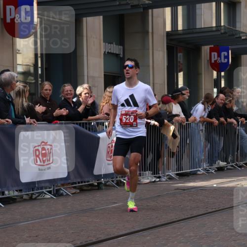 13.09.2026 - 21. swb-Marathon Bremen Strokosch-Dieckow http://msf.ph/oto/10384387 13.09.2026 12:50:33 Ziel 668, 1214, 1639, 520, 4232, 7692, 8075 meine-sportfotos.de