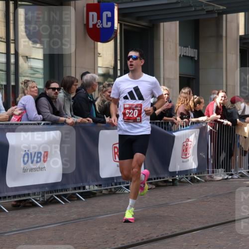 13.09.2026 - 21. swb-Marathon Bremen Strokosch-Dieckow http://msf.ph/oto/10384404 13.09.2026 12:50:33 Ziel 668, 1214, 1639, 520, 4232, 7692, 8075 meine-sportfotos.de