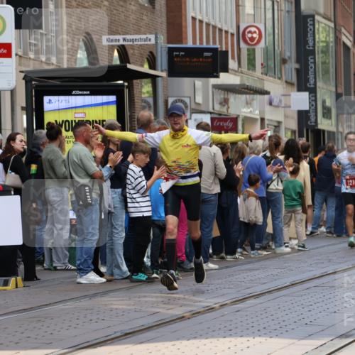 13.09.2026 - 21. swb-Marathon Bremen Strokosch-Dieckow http://msf.ph/oto/10384418 13.09.2026 12:50:51 Ziel 858, 1453, 1639, 668, 1214, 8075 meine-sportfotos.de