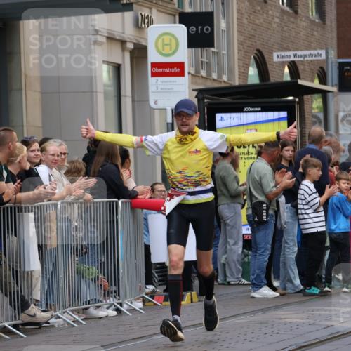 13.09.2026 - 21. swb-Marathon Bremen Strokosch-Dieckow http://msf.ph/oto/10384452 13.09.2026 12:50:53 Ziel 858, 1453, 1639, 13033, 668, 1214, 8075 meine-sportfotos.de