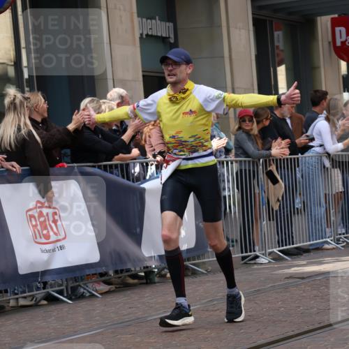 13.09.2026 - 21. swb-Marathon Bremen Strokosch-Dieckow http://msf.ph/oto/10384545 13.09.2026 12:50:56 Ziel 858, 1453, 1639, 3617, 13033, 668, 1214, 1639 meine-sportfotos.de