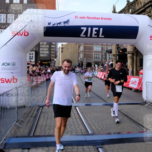 13.09.2026 - 21. swb-Marathon Bremen Tim E. http://msf.ph/oto/10384694 13.09.2026 13:22:32 Ziel 1601, 1645, 2499, 3021, 3652, 4204, 4211, 6621, 7625, 7917, 8447, 8574, 9668, 9839 meine-sportfotos.de