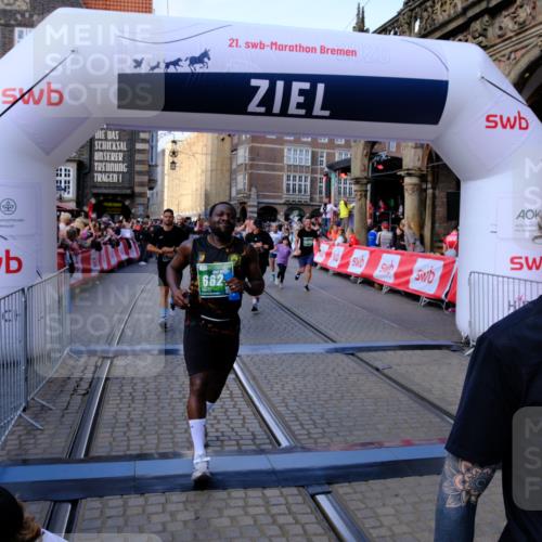 13.09.2026 - 21. swb-Marathon Bremen Tim E. http://msf.ph/oto/10384776 13.09.2026 13:22:37 Ziel 1601, 1645, 1933, 2499, 3021, 3855, 4204, 4211, 6621, 7625, 7917, 8447, 8574, 9668 meine-sportfotos.de