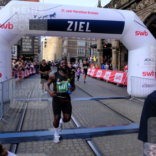 13.09.2026 - 21. swb-Marathon Bremen Tim E. http://msf.ph/oto/10384789 13.09.2026 13:22:38 Ziel 1601, 1645, 1933, 2499, 3021, 3855, 4204, 4211, 6621, 7625, 7917, 8447, 8574, 9668 meine-sportfotos.de