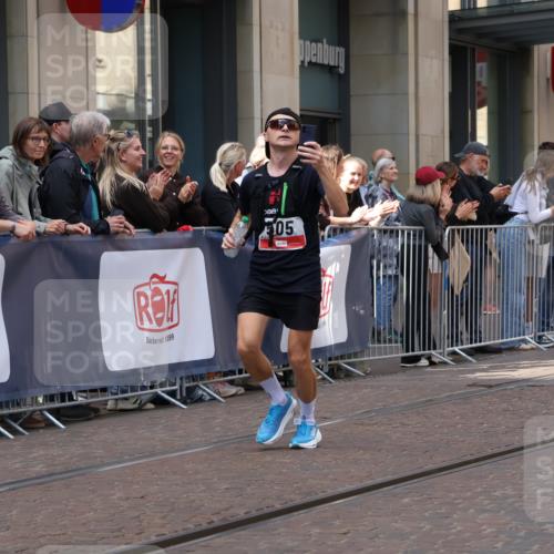 13.09.2026 - 21. swb-Marathon Bremen Strokosch-Dieckow http://msf.ph/oto/10384855 13.09.2026 12:51:10 Ziel 858, 3617, 13033, 858, 1214, 1453, 1639 meine-sportfotos.de