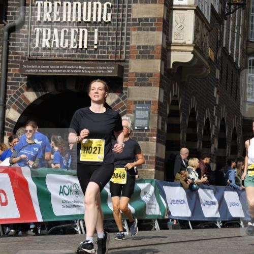 13.09.2026 - 21. swb-Marathon Bremen Strokosch-Dieckow http://msf.ph/oto/10384867 13.09.2026 11:06:45 Ziel 10376, 10681, 10682, 10852, 10853, 11021, 11028, 11240, 11340, 11374, 11432, 11690, 11729, 11849, 12217, 12479, 12485, 10378, 10663, 11066, 11257, 12124, 12219, 12249 meine-sportfotos.de