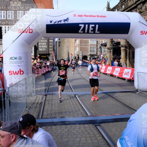 13.09.2026 - 21. swb-Marathon Bremen Tim E. http://msf.ph/oto/10384969 13.09.2026 13:22:47 Ziel 1933, 2481, 3855, 4204, 4211, 4483, 4697, 6891, 7586, 8447, 8547, 8694, 9668 meine-sportfotos.de