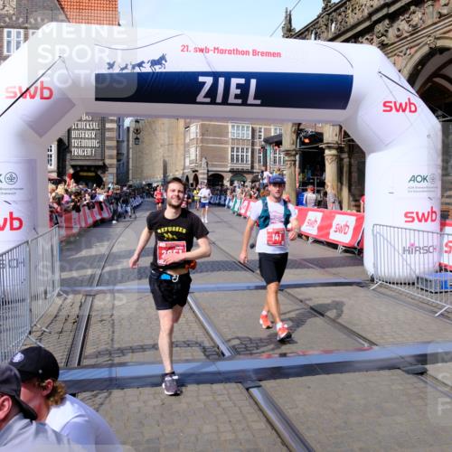 13.09.2026 - 21. swb-Marathon Bremen Tim E. http://msf.ph/oto/10385015 13.09.2026 13:22:48 Ziel 388, 1933, 2402, 2481, 3855, 4483, 4697, 6891, 7586, 8547, 8694 meine-sportfotos.de