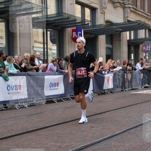 13.09.2026 - 21. swb-Marathon Bremen Strokosch-Dieckow http://msf.ph/oto/10385061 13.09.2026 12:51:14 Ziel 3617, 13033, 858, 1214, 1453, 1639 meine-sportfotos.de