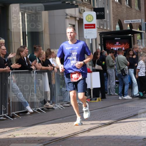 13.09.2026 - 21. swb-Marathon Bremen Strokosch-Dieckow http://msf.ph/oto/10385169 13.09.2026 12:51:21 Ziel 482, 943, 1126, 858, 1453, 1639, 3617, 13033 meine-sportfotos.de
