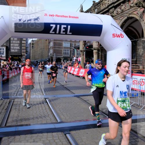 13.09.2026 - 21. swb-Marathon Bremen Tim E. http://msf.ph/oto/10385176 13.09.2026 13:23:00 Ziel 388, 913, 2402, 2481, 2771, 2806, 4483, 6707, 6737, 6792, 6891, 7586, 8547, 8551, 8694, 9090, 9510 meine-sportfotos.de