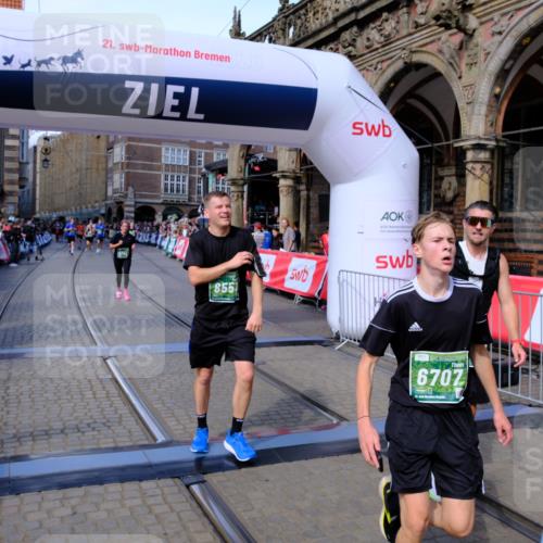 13.09.2026 - 21. swb-Marathon Bremen Tim E. http://msf.ph/oto/10385217 13.09.2026 13:23:07 Ziel 388, 913, 1963, 2040, 2402, 2771, 2806, 3145, 3560, 6707, 6737, 6792, 8377, 8551, 8646, 9090, 9510 meine-sportfotos.de