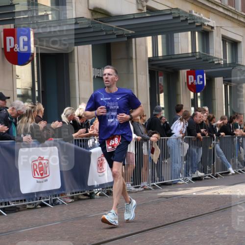 13.09.2026 - 21. swb-Marathon Bremen Strokosch-Dieckow http://msf.ph/oto/10385236 13.09.2026 12:51:24 Ziel 482, 943, 1126, 858, 1453, 3617, 13033 meine-sportfotos.de