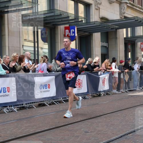 13.09.2026 - 21. swb-Marathon Bremen Strokosch-Dieckow http://msf.ph/oto/10385248 13.09.2026 12:51:25 Ziel 482, 943, 1126, 858, 1453, 3617, 13033 meine-sportfotos.de