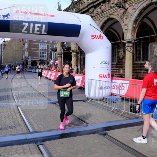 13.09.2026 - 21. swb-Marathon Bremen Tim E. http://msf.ph/oto/10385250 13.09.2026 13:23:10 Ziel 913, 1963, 2040, 2806, 3098, 3145, 3560, 6707, 6737, 6792, 7909, 8377, 8551, 8646, 8671, 8672, 8819, 8820, 9510 meine-sportfotos.de