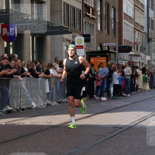 13.09.2026 - 21. swb-Marathon Bremen Strokosch-Dieckow http://msf.ph/oto/10385272 13.09.2026 12:51:57 Ziel 959, 1357, 1507, 482, 943, 1126 meine-sportfotos.de
