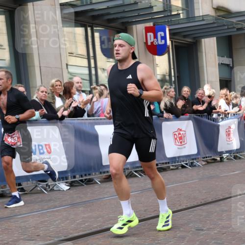 13.09.2026 - 21. swb-Marathon Bremen Strokosch-Dieckow http://msf.ph/oto/10385342 13.09.2026 12:52:00 Ziel 959, 1357, 1507, 482, 943, 1126 meine-sportfotos.de