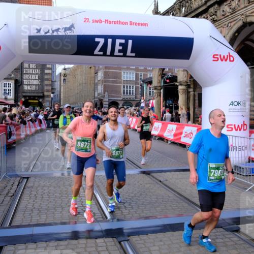 13.09.2026 - 21. swb-Marathon Bremen Tim E. http://msf.ph/oto/10385416 13.09.2026 13:23:23 Ziel 1809, 1900, 1935, 1963, 2306, 2367, 2827, 2914, 2961, 3098, 3233, 3374, 3560, 3729, 3920, 5114, 7909, 8231, 8304, 8377, 8646, 8671, 8672, 8732, 8787, 8819, 8820, 9827, 9921 meine-sportfotos.de