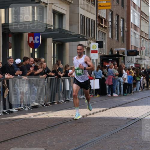 13.09.2026 - 21. swb-Marathon Bremen Strokosch-Dieckow http://msf.ph/oto/10385440 13.09.2026 12:52:18 Ziel 525, 553, 7244, 7768, 8729, 959, 1357, 1507 meine-sportfotos.de