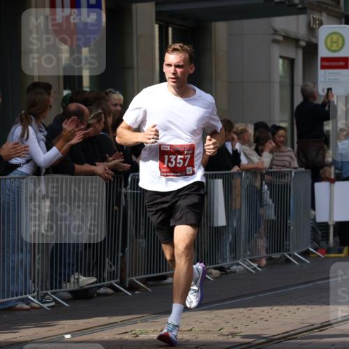 13.09.2026 - 21. swb-Marathon Bremen Strokosch-Dieckow http://msf.ph/oto/10385506 13.09.2026 12:52:26 Ziel 417, 525, 553, 2100, 7244, 7768, 8729, 525, 959, 1357, 1507 meine-sportfotos.de