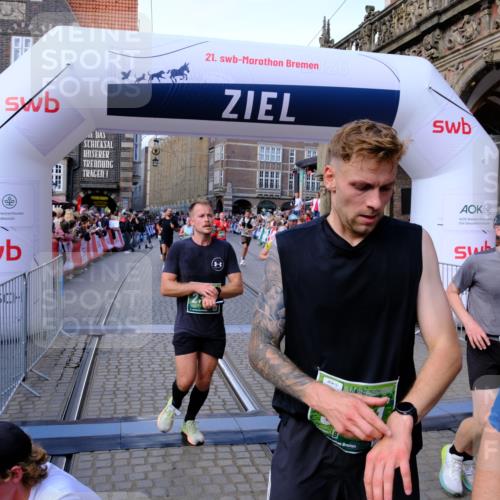 13.09.2026 - 21. swb-Marathon Bremen Tim E. http://msf.ph/oto/10385521 13.09.2026 13:23:27 Ziel 1809, 1900, 1935, 2306, 2367, 2427, 2827, 2899, 2914, 2961, 3098, 3233, 3374, 3729, 3920, 5114, 7909, 8045, 8231, 8304, 8671, 8672, 8732, 8787, 8819, 8820, 9827, 9921, 10127 meine-sportfotos.de