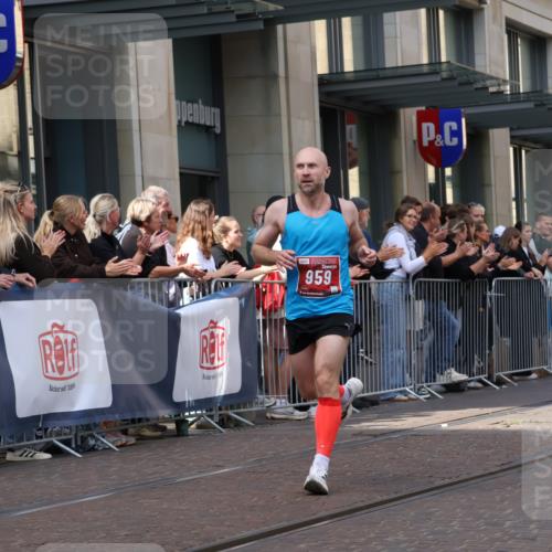 13.09.2026 - 21. swb-Marathon Bremen Strokosch-Dieckow http://msf.ph/oto/10385650 13.09.2026 12:52:31 Ziel 417, 553, 2100, 7244, 8077, 8729, 9522, 525, 959, 1357, 1507, 7768 meine-sportfotos.de