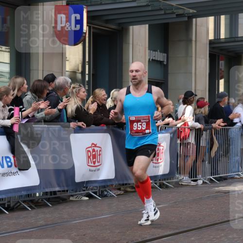 13.09.2026 - 21. swb-Marathon Bremen Strokosch-Dieckow http://msf.ph/oto/10385670 13.09.2026 12:52:32 Ziel 417, 553, 2100, 7244, 8077, 8729, 9522, 525, 959, 1357, 1507, 7768 meine-sportfotos.de